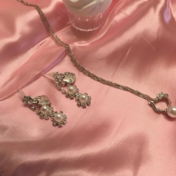 ADORABLE cotton candy pink satin hello kitty lingere and jewlery set! - Picture 14 of 17